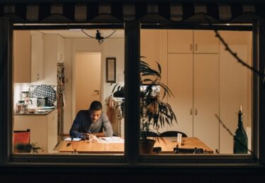 Photo of The Difference in Net Worth Between Homeowners and Renters Is Widening