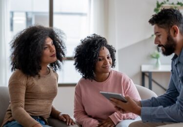 Photo of If You’re Thinking of Selling Your House This Fall, Hire a Pro